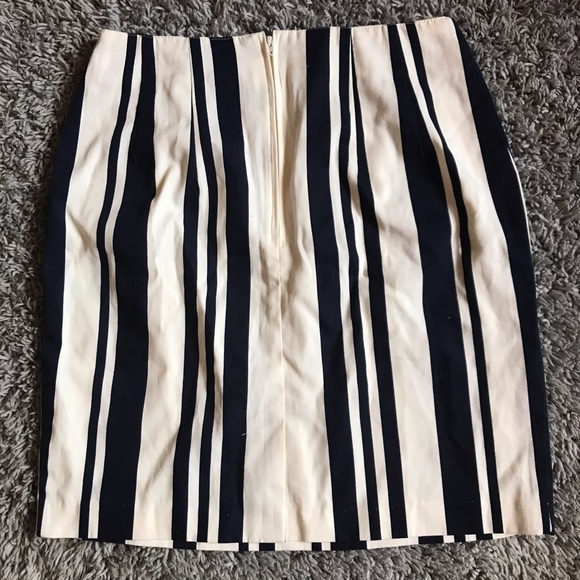 Pencil skirt💕 - Picture 2 of 4